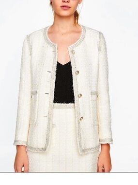 Zara Cream Fantasy Tweed
Blazer with Pearl Buttons Size
Medium excellent